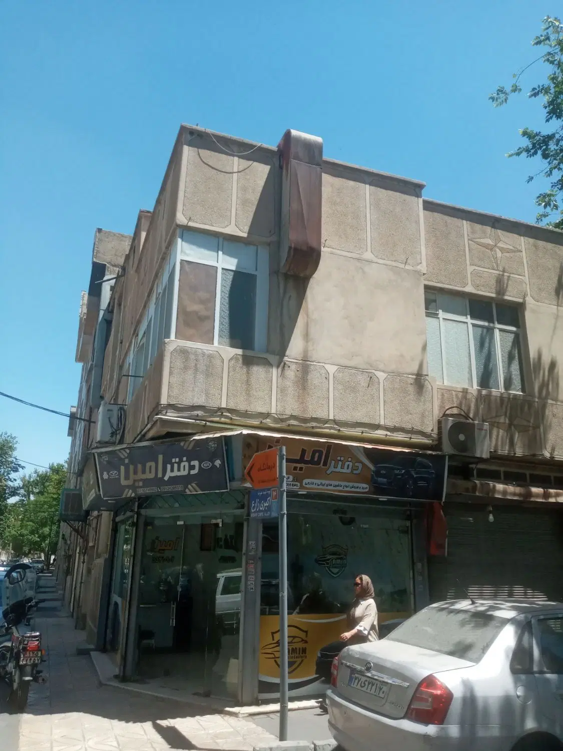 ملک کلنگی ۱۸۲ متری دارای ۴۷ متر تجاری