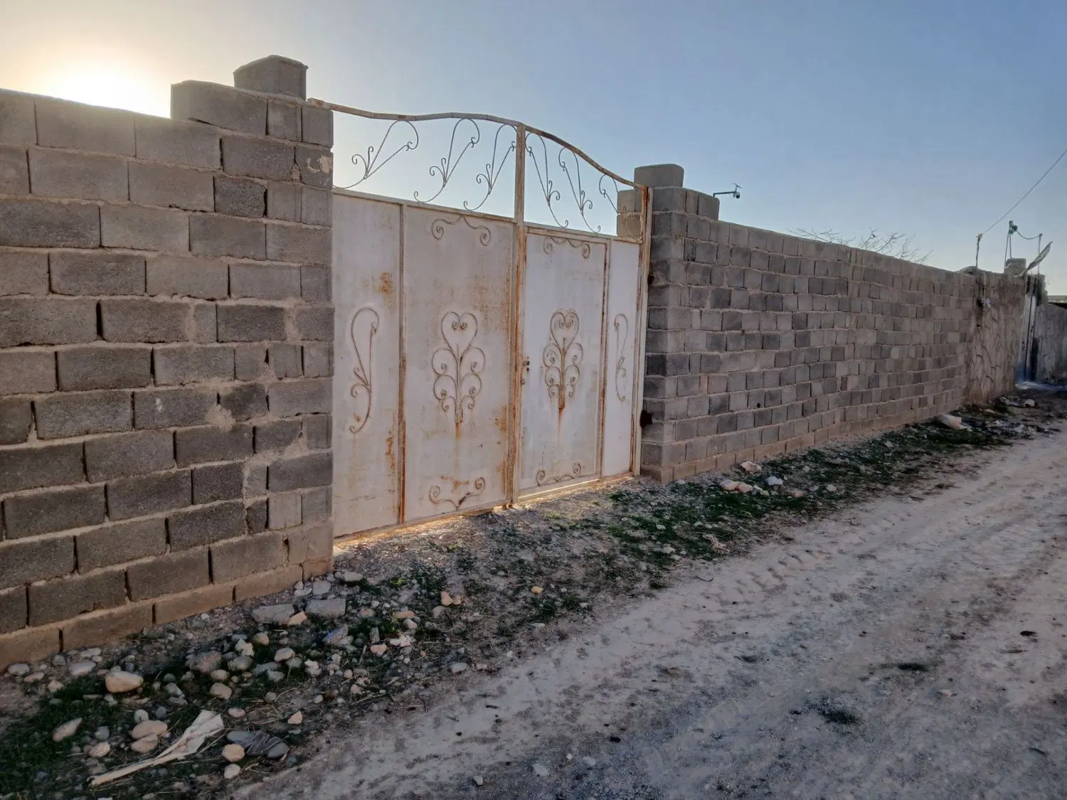 زمین چهاردیواری