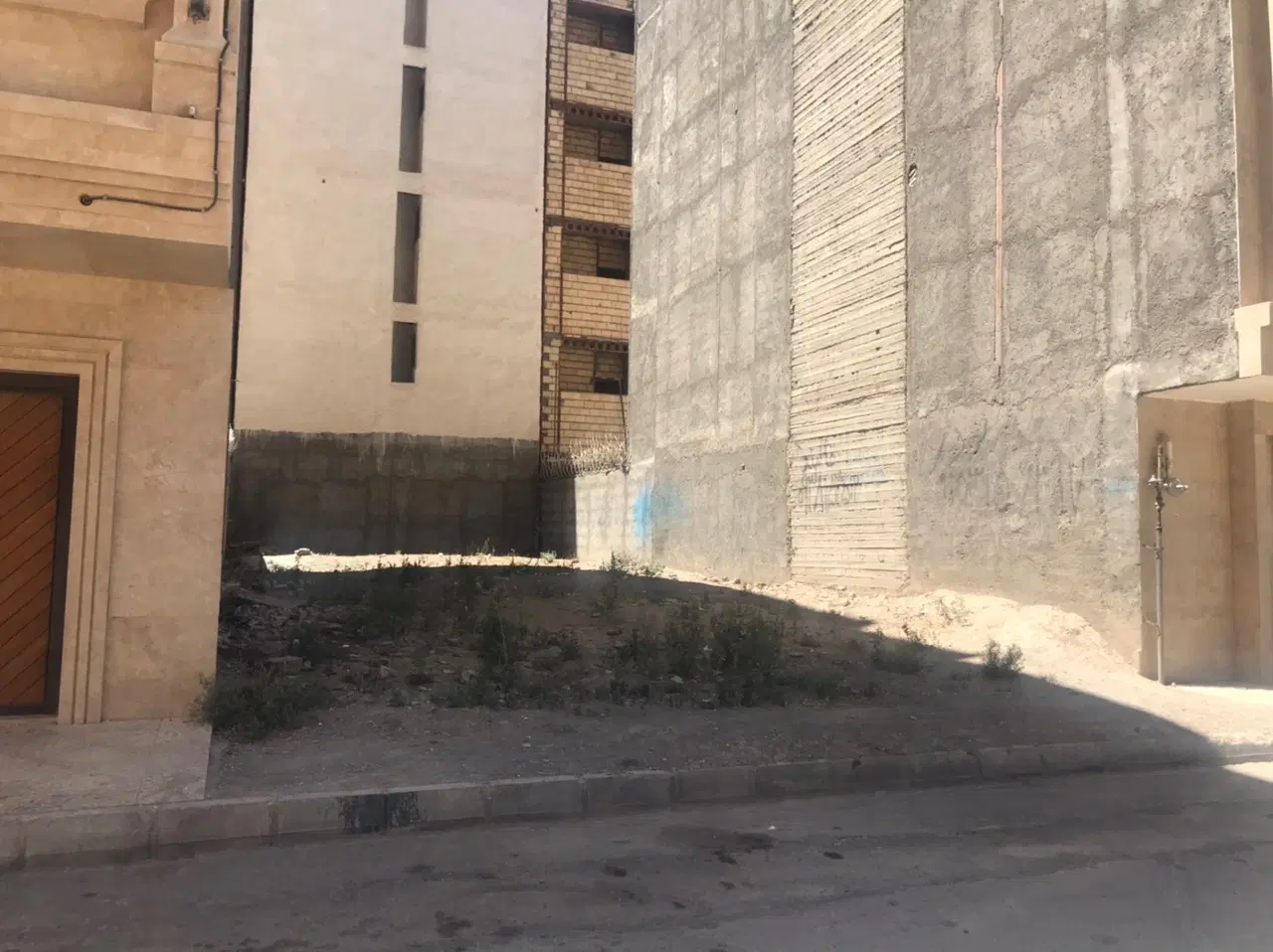 زمین همراه با پروانه ساخت ومجوزشروع