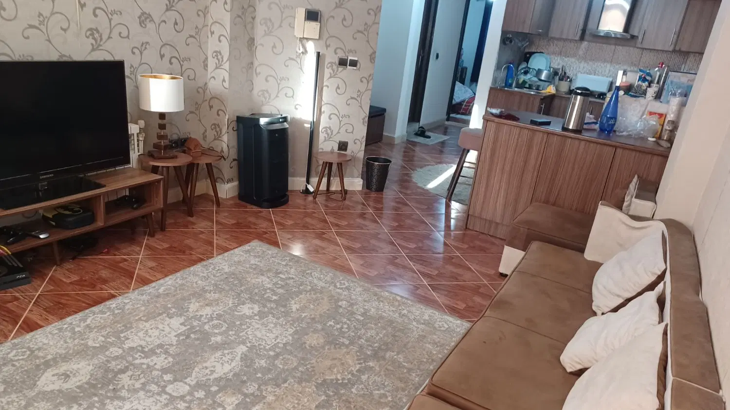 رهن و اجاره خونه۶۰متری،روبروی انزل مال،فول امکانات