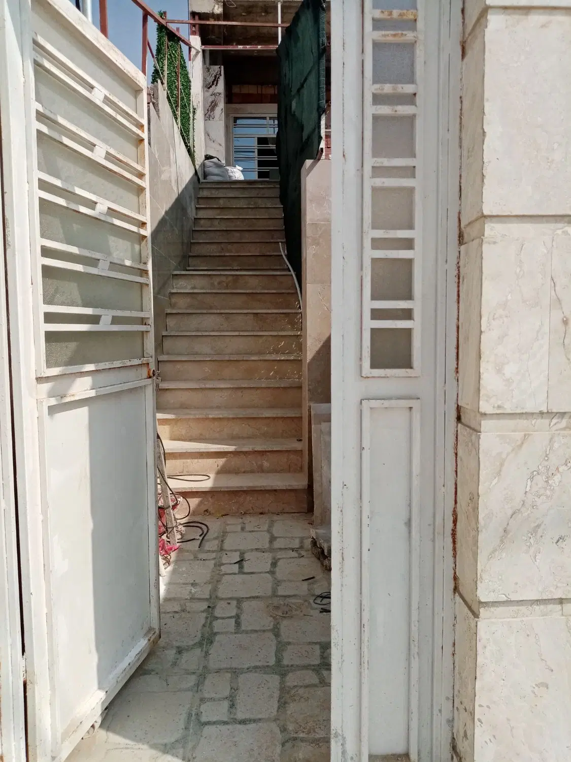 رهن واجاره منزل مسکونی 2 خواب واقع در کووه ای
