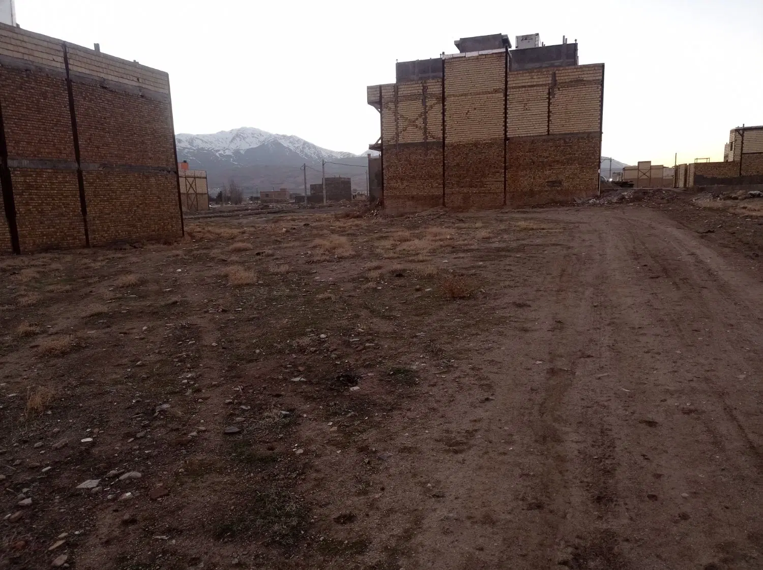 زمین فروشی