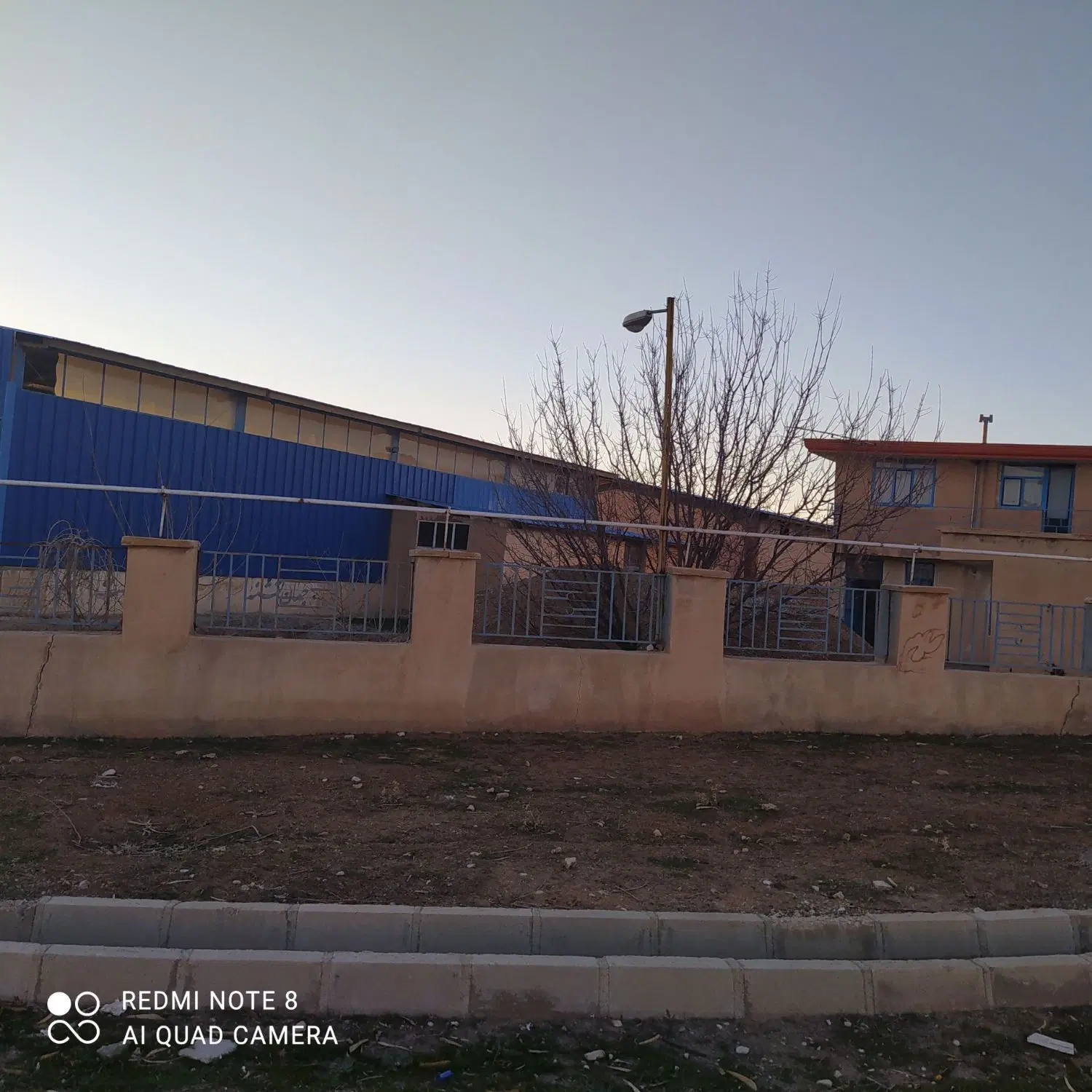 سواله شهرک صنعتی ایوان همراه با خونه دو طبقه