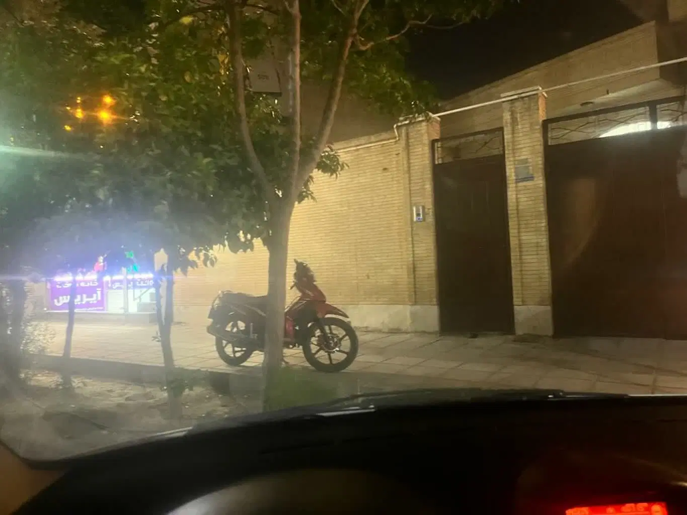 فروش خانه و  مغازه ، نبش بلوار حسابی (نعل اسبی )