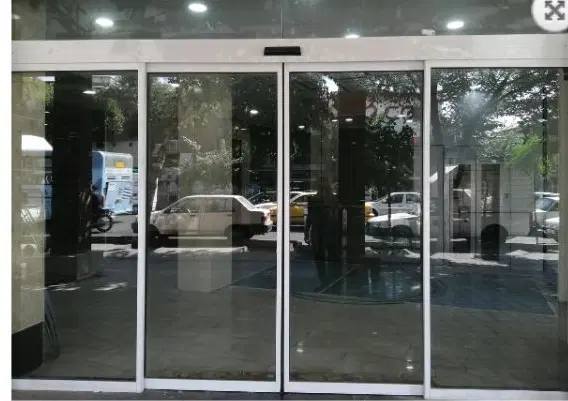 مغازه ۲۰۰ متر قلب بلوار جنوبی پر تردد سقف ۶ متر