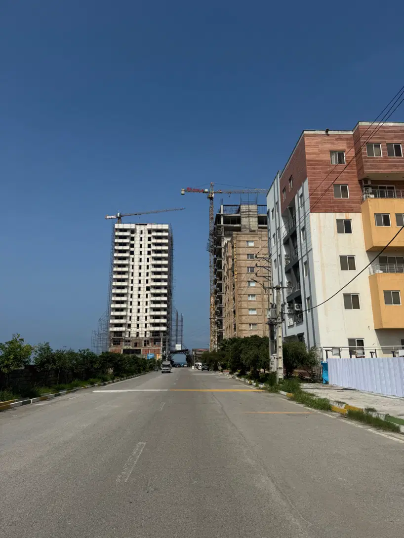 زمین ساحلی ایزدشهر