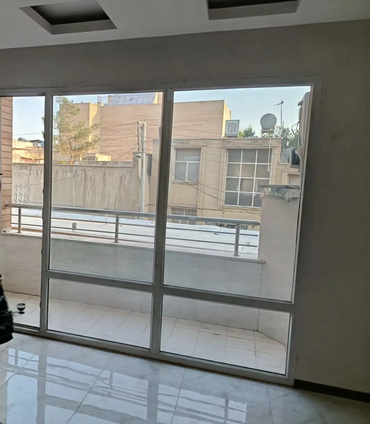 یک واحد آپارتمان رهن کامل داده میشود