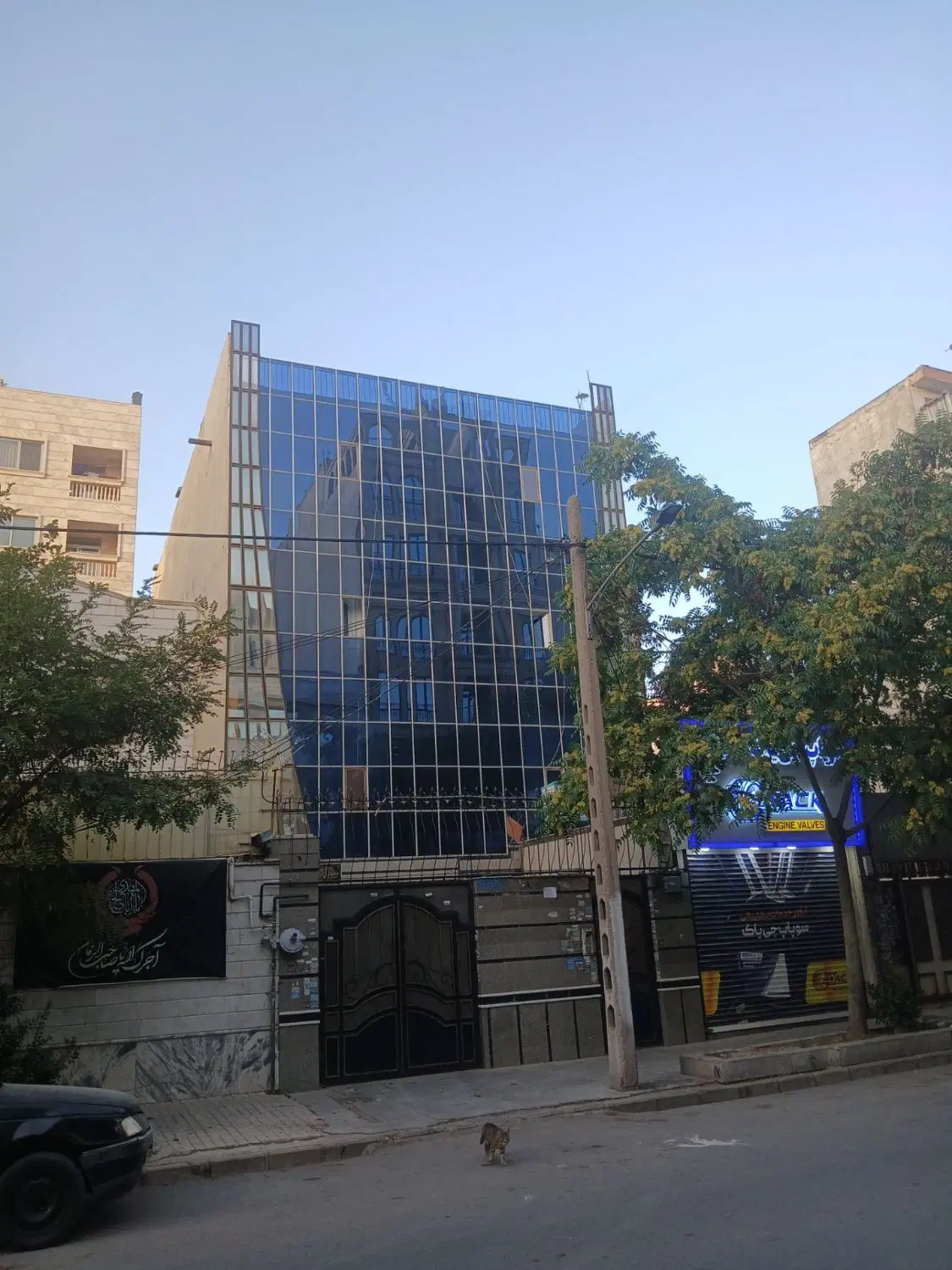 آپارتمان ۷ واحدی با یک باب مغازه ۲۰متری