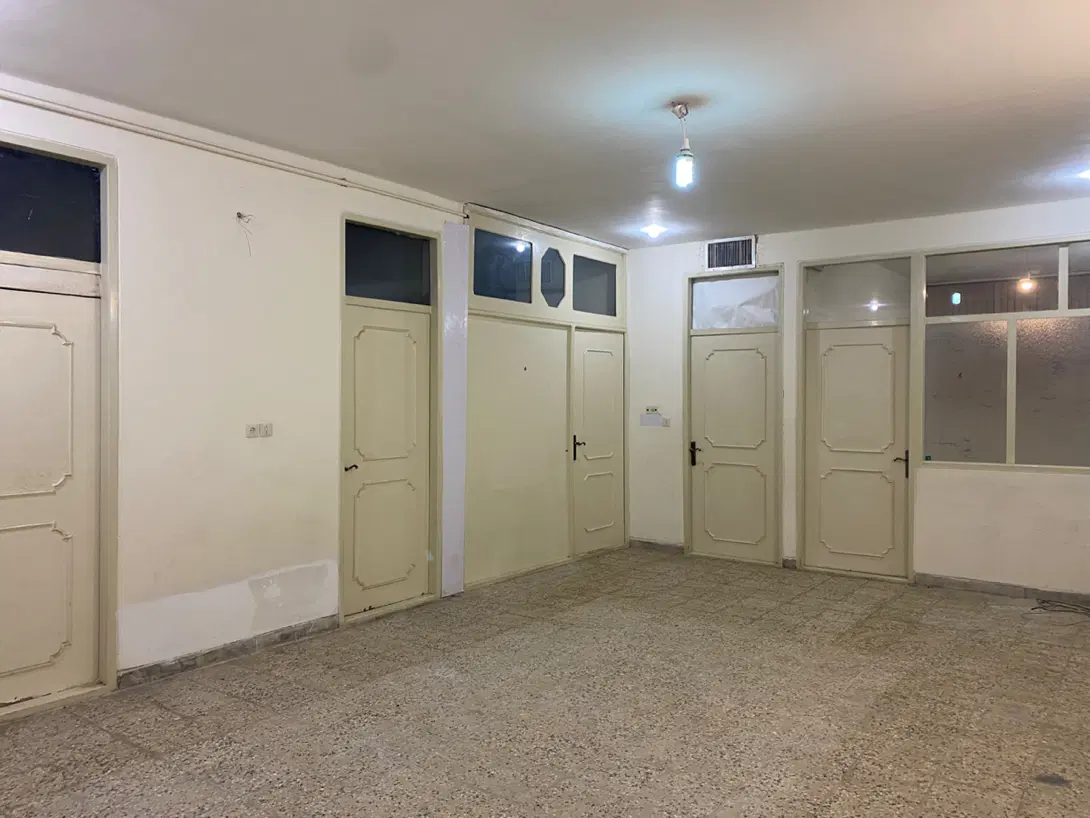 طبقه بالا مغازه جهت اداری