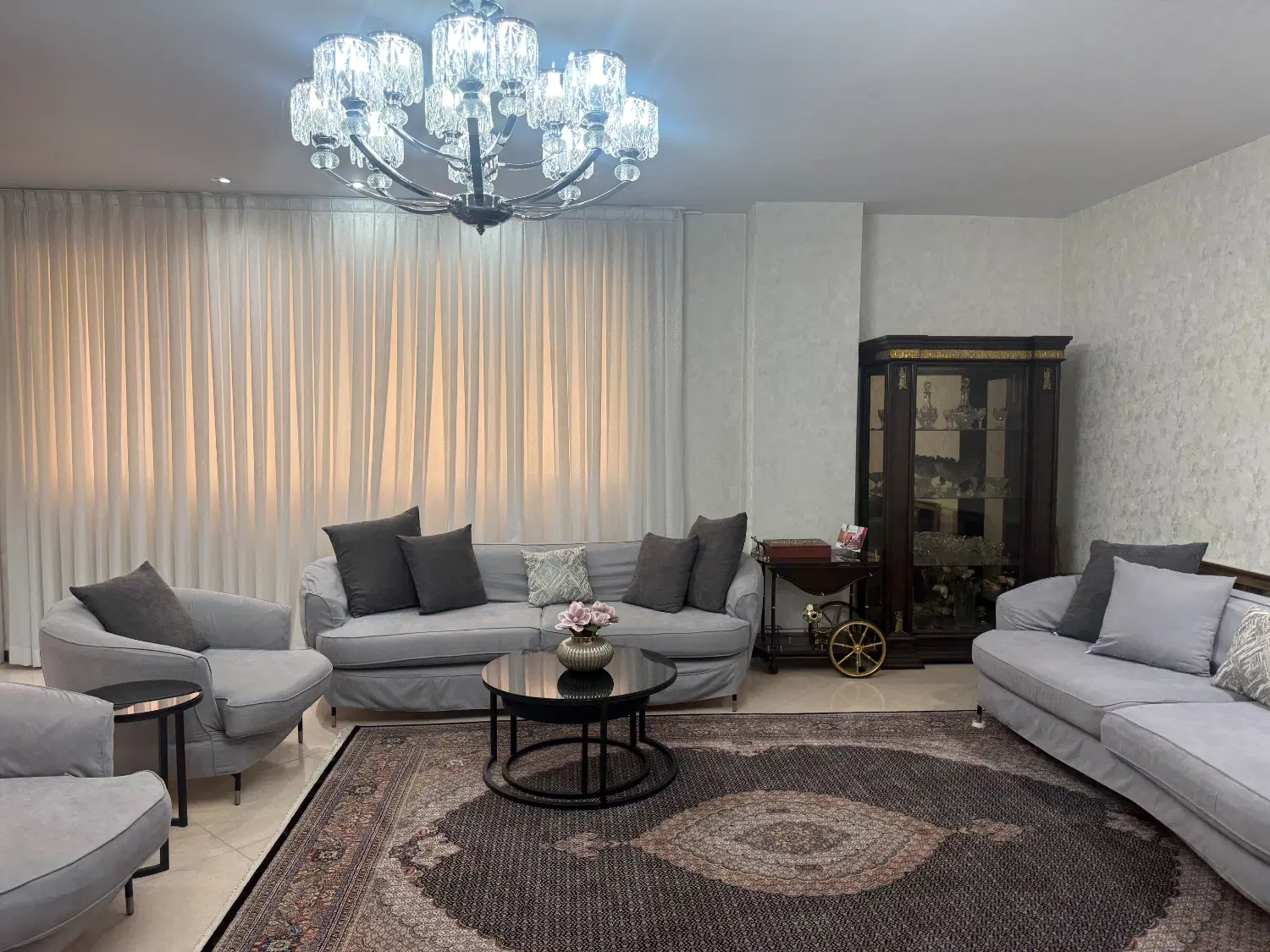 اپارتمان ۱۱۳ متری + دو پارکینگ سندی