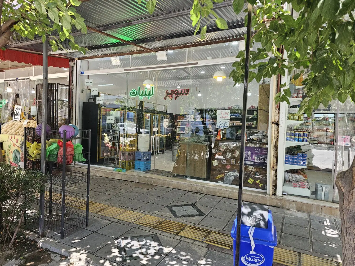 اجاره مغازه تجاری ۵۰ متری با انبار ۴۰ متری