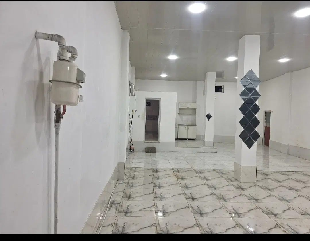 فروش دو واحدمسکونی و یک باب تجاری درحویق.