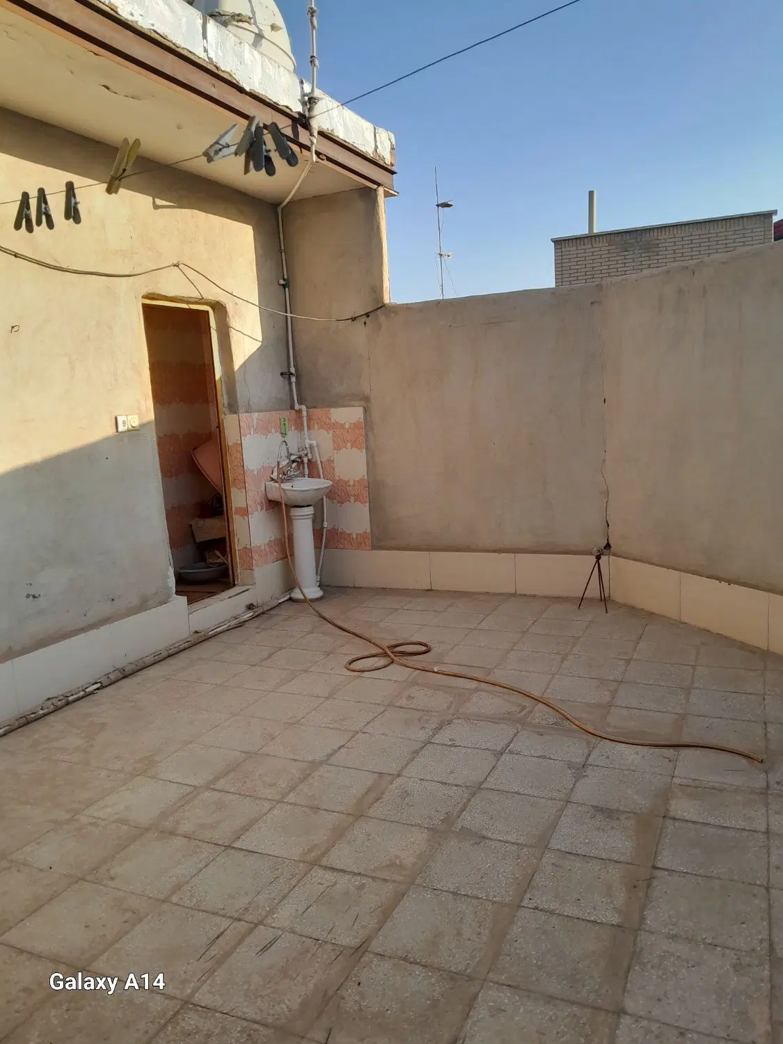 ی واحد مسکونی. 90 متر