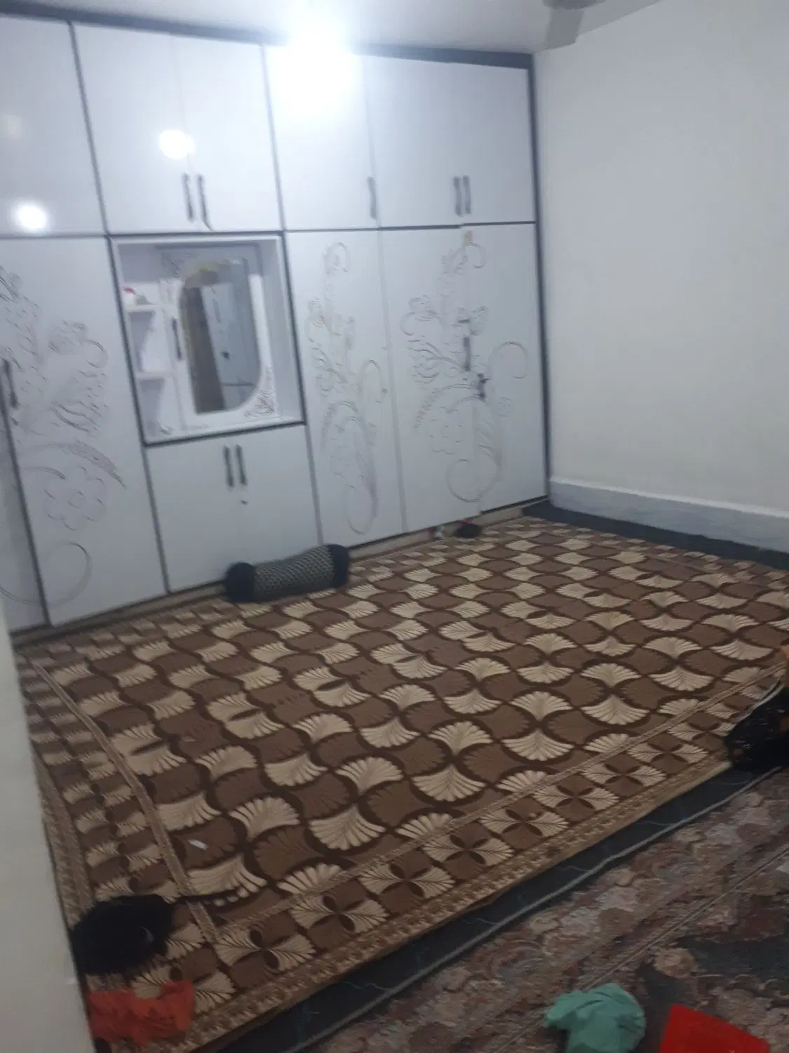 منزل مسکونی بهمراه بغل دستی قطعه زمین