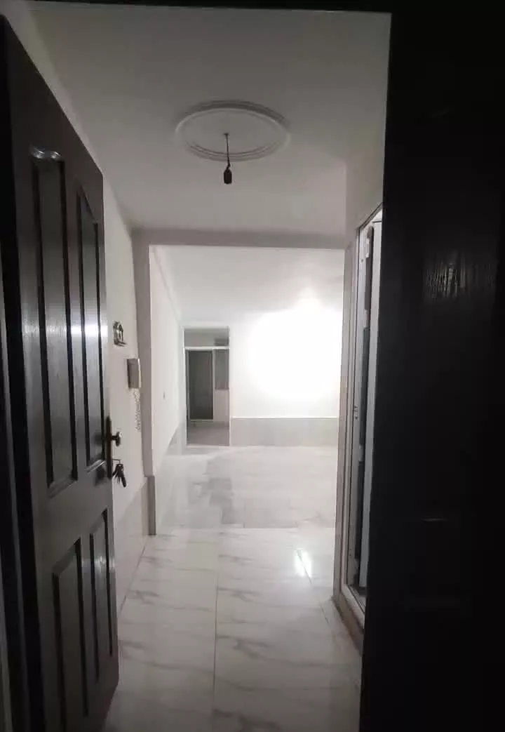 واحد هفتاد متری همکف