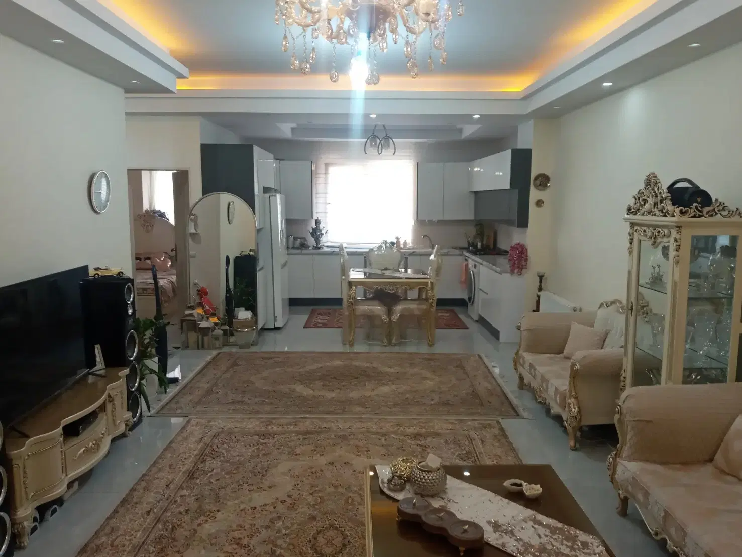 ۷۰ متر_طبقه۲ _ پارکینگ اختصاصی_ فروش فوری زیر قیمت