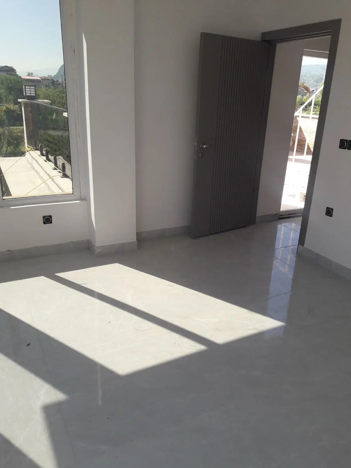اجاره اجاره آپارتمان۱۰۰متری شیک و نو  وموقعیت عالی
