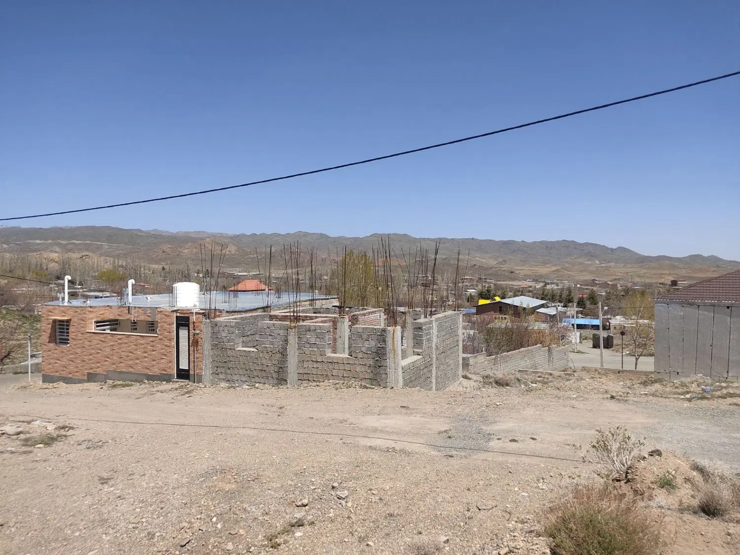 خانه مسکونی ویلایی نیمه ساز در شهر درب بهشت