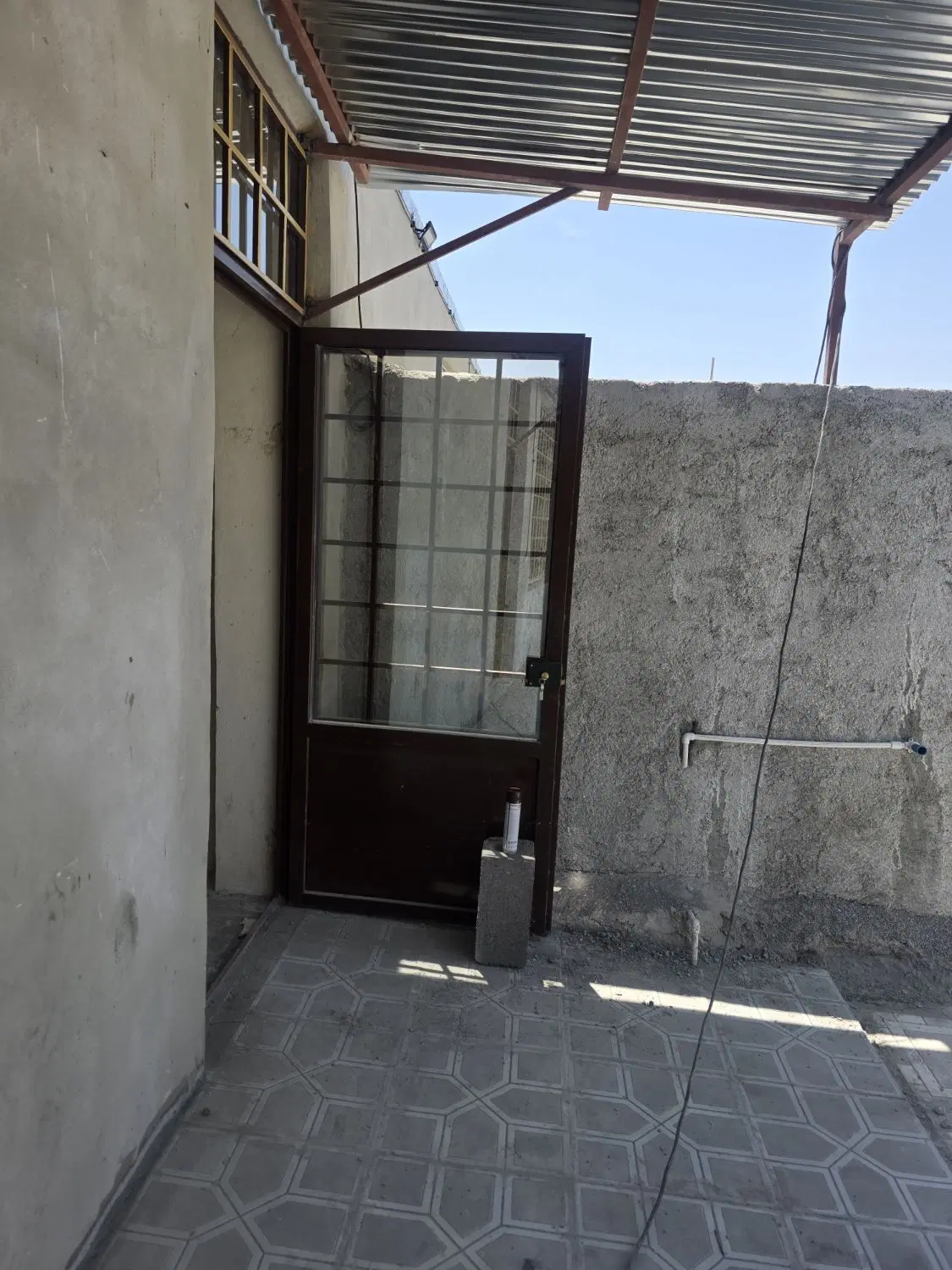 خانه باغ متراژ۳۰۰متردوکله ۱۰متری و۵متری