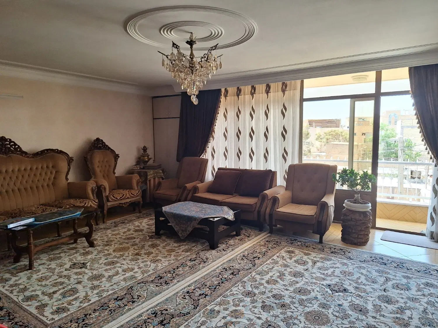 آپارتمان چهارباغ پایین