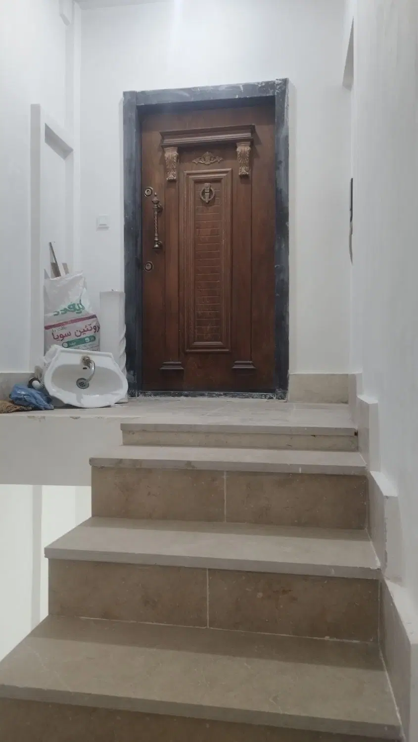 طبقه پنجم رو همکف