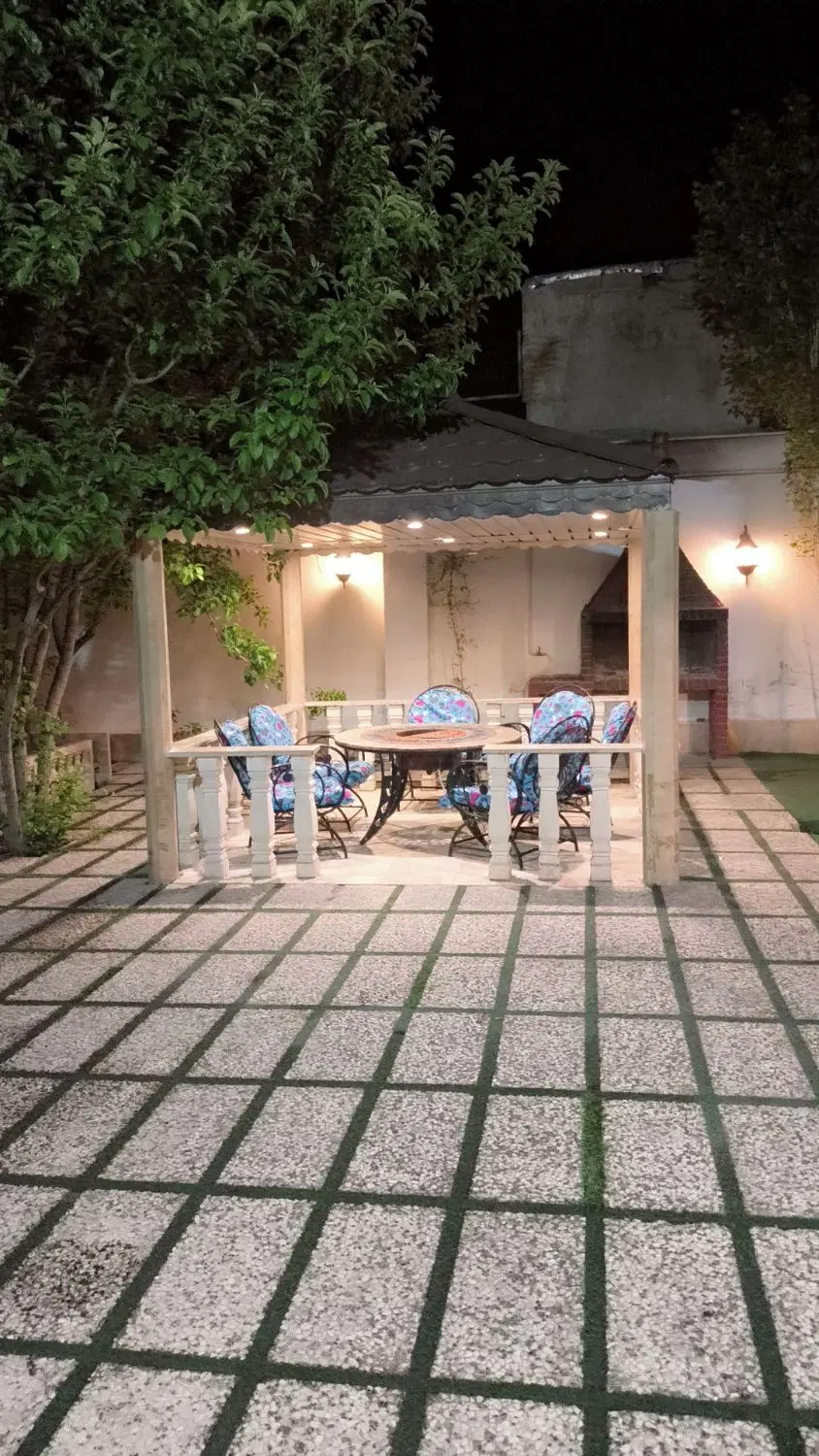 باغچه استخر الاچیق