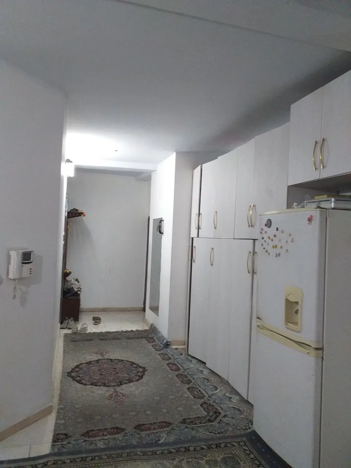 اجاره آپارتمان ۸۵ متری نوساز دارای حیاط ۹ متری