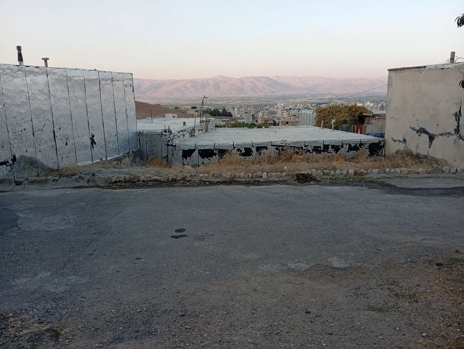 زمین انگشته ۱۴۰ متری