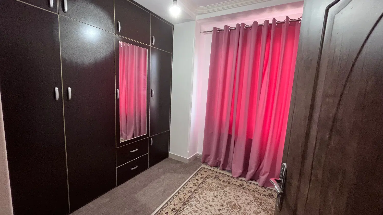 فروش واحد ۶۰متری_ مبله _سند تک برگ_ دو خواب