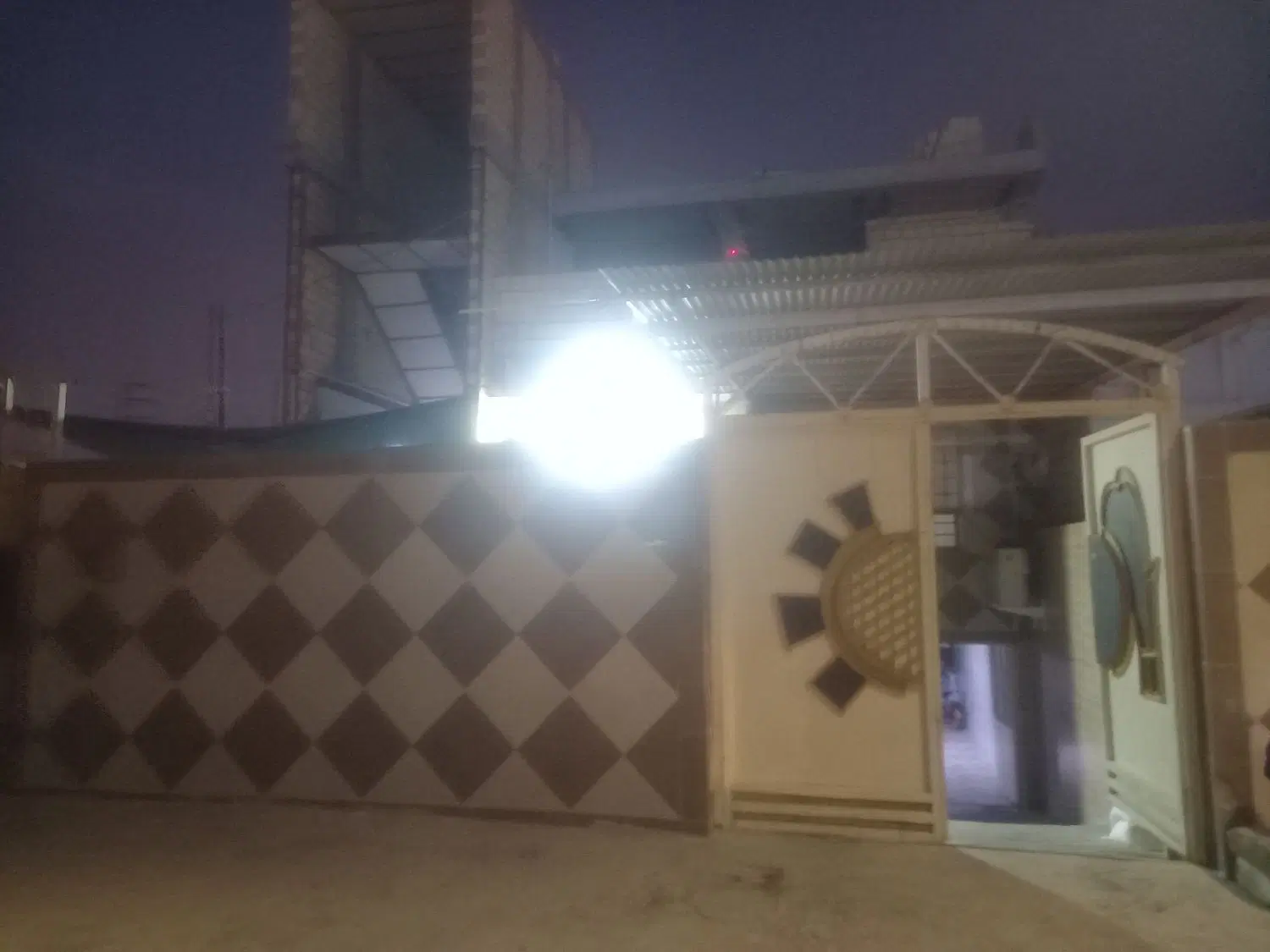 خانه اجاره ه ای نیمه ساز طبقه بالا