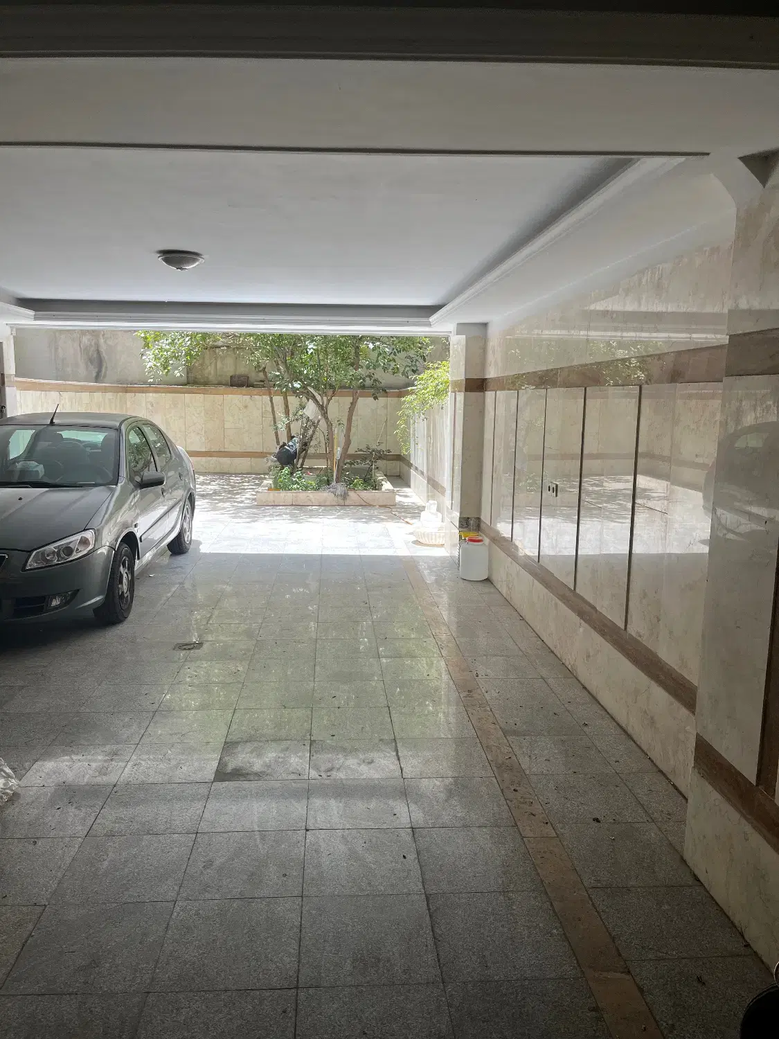 اجاره پارکینگ ماشین مسقف ( بدون تردد )