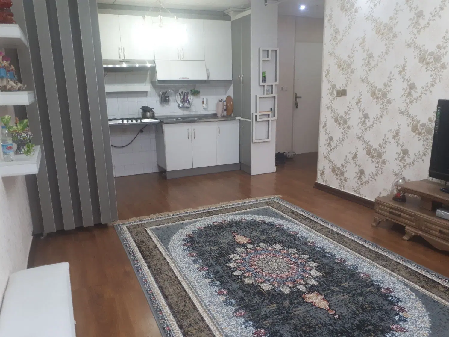 واحد لوکس و نزدیک چهاراه معلم (استیجاری)