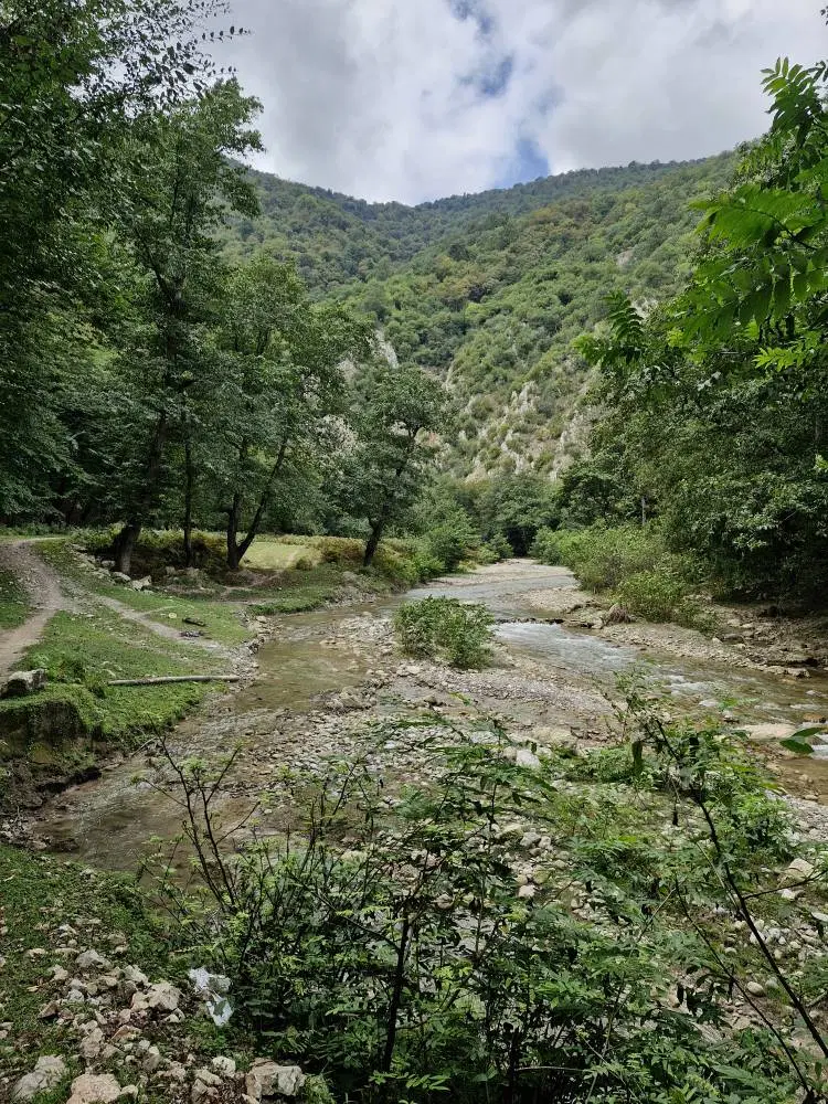 زیرزمین بوستان،۹۰متر ،مستقل ودارای حیاط