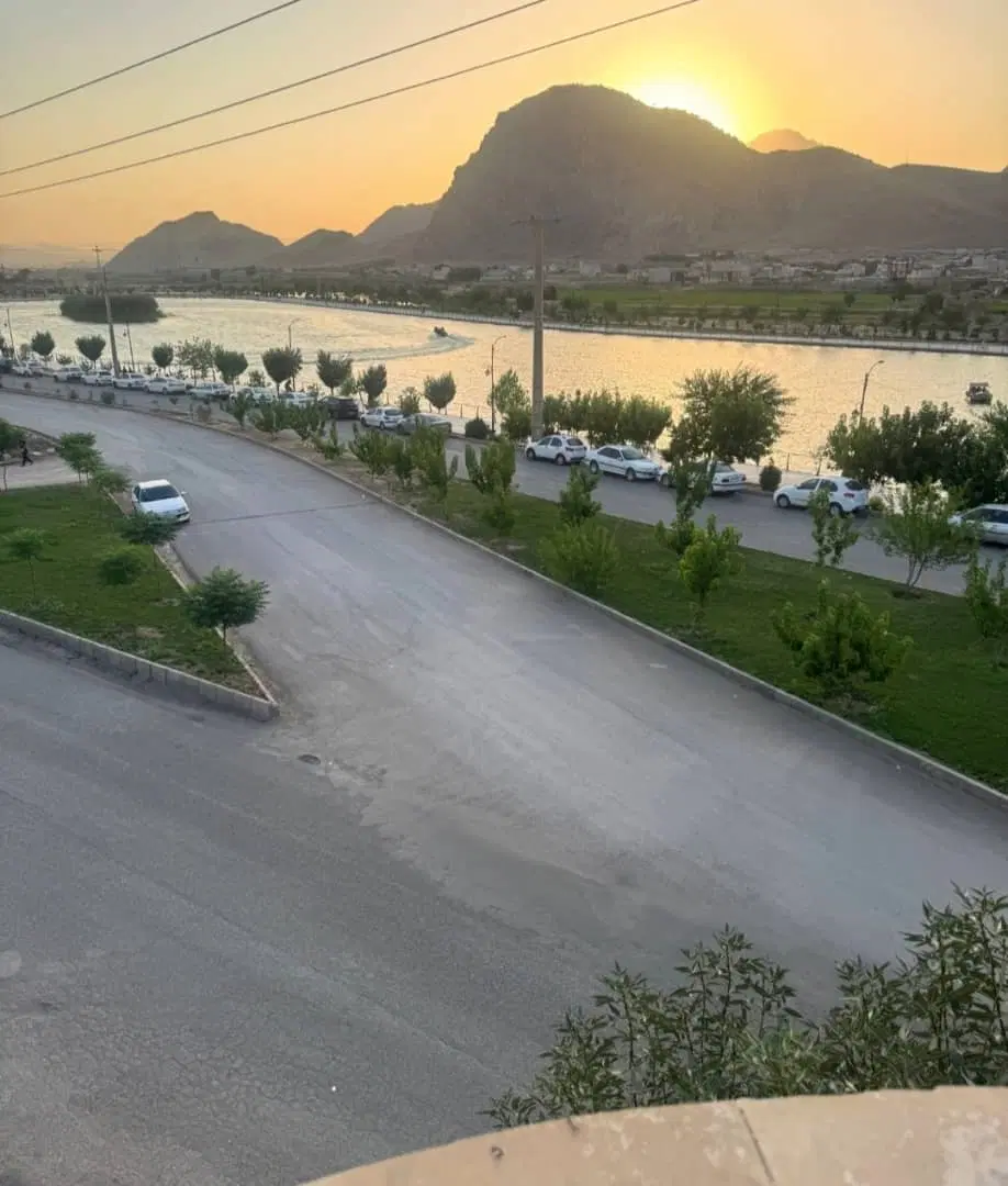 آپارتمان ۱۲۰متری غرق نور روبه رو پارک شاپوری