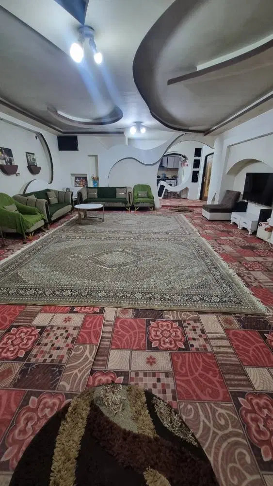 خانه ویلایی ۲ طبقه شیک لوکیشن خوب کوچه ۱۲ متری