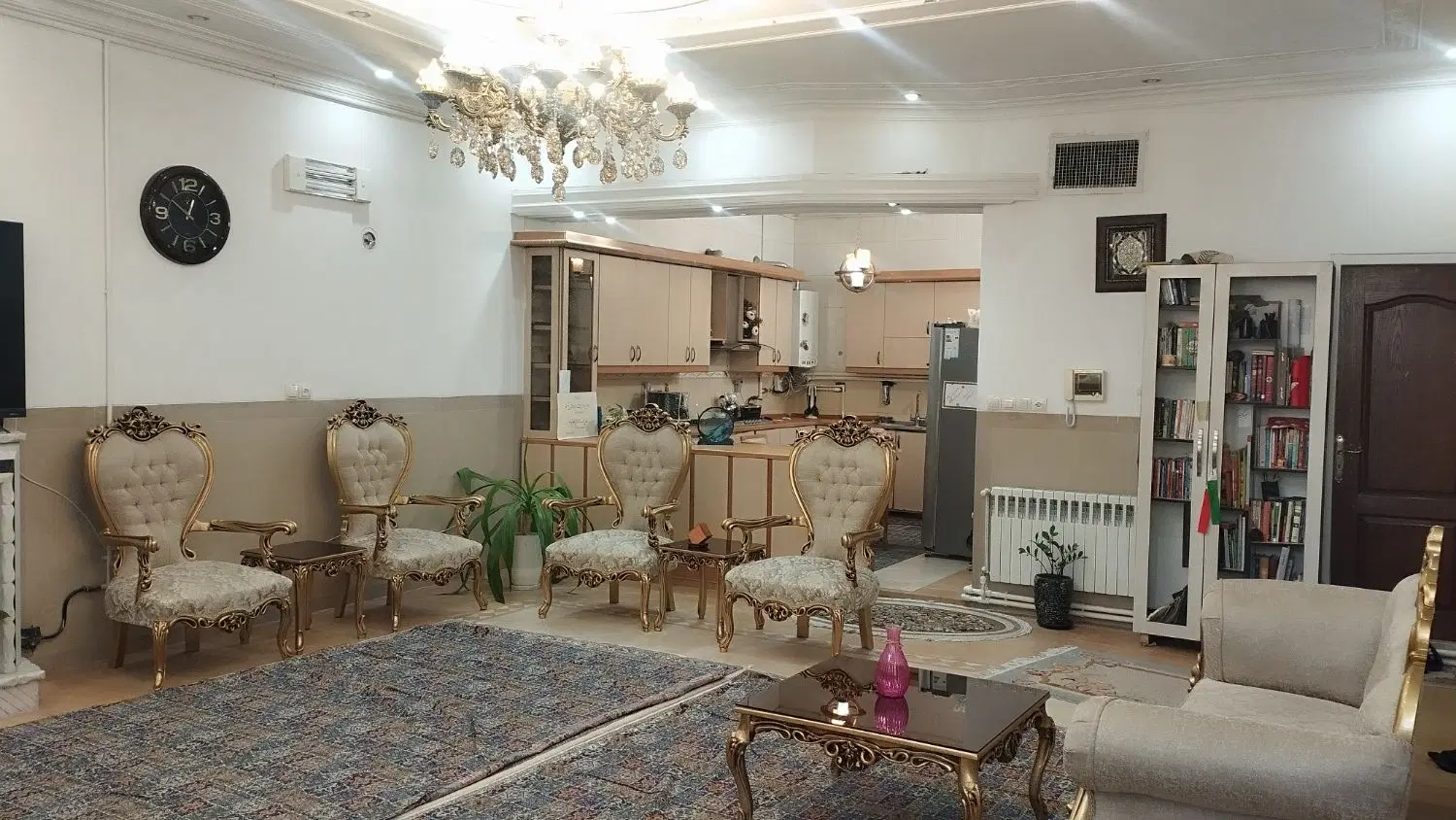 فروش منزل دوطبقه پیلوت در آزادشهر فلکه چهارم