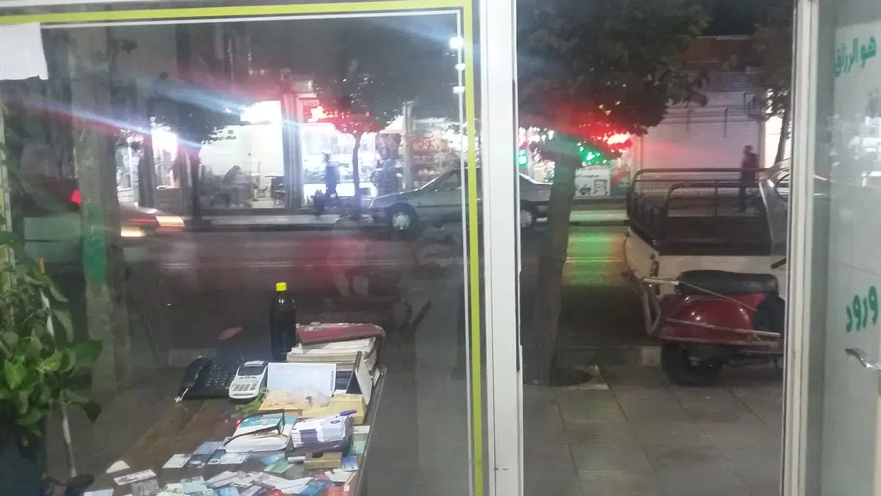 مغازه ۲۴ متری  در خیابان اصلی ۲۰ متری