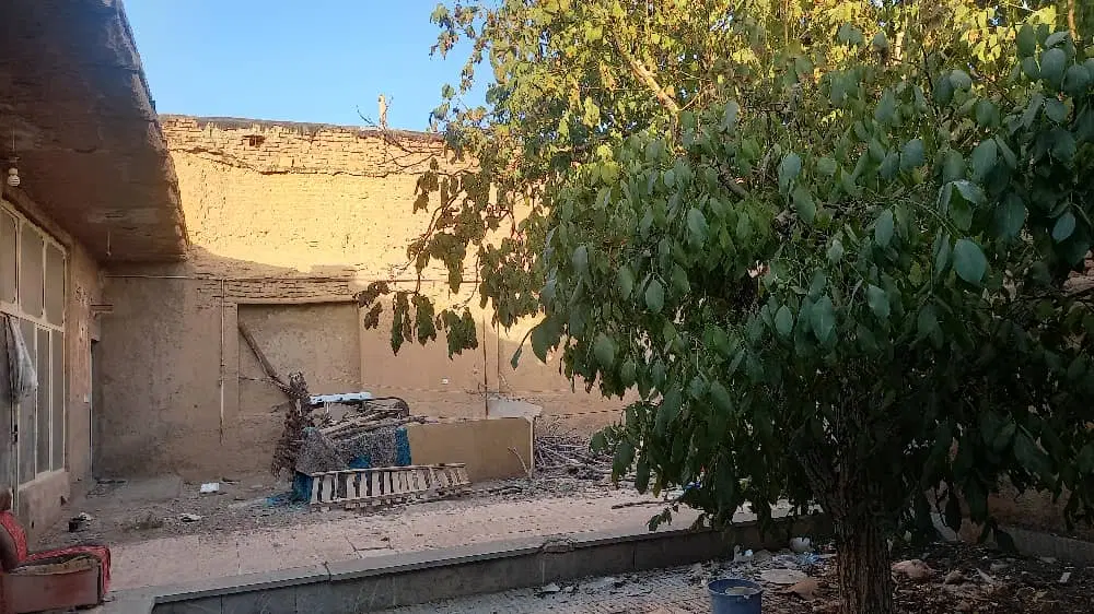 خانه کلنگی. دو طبقه مستقل. قابل سکونت