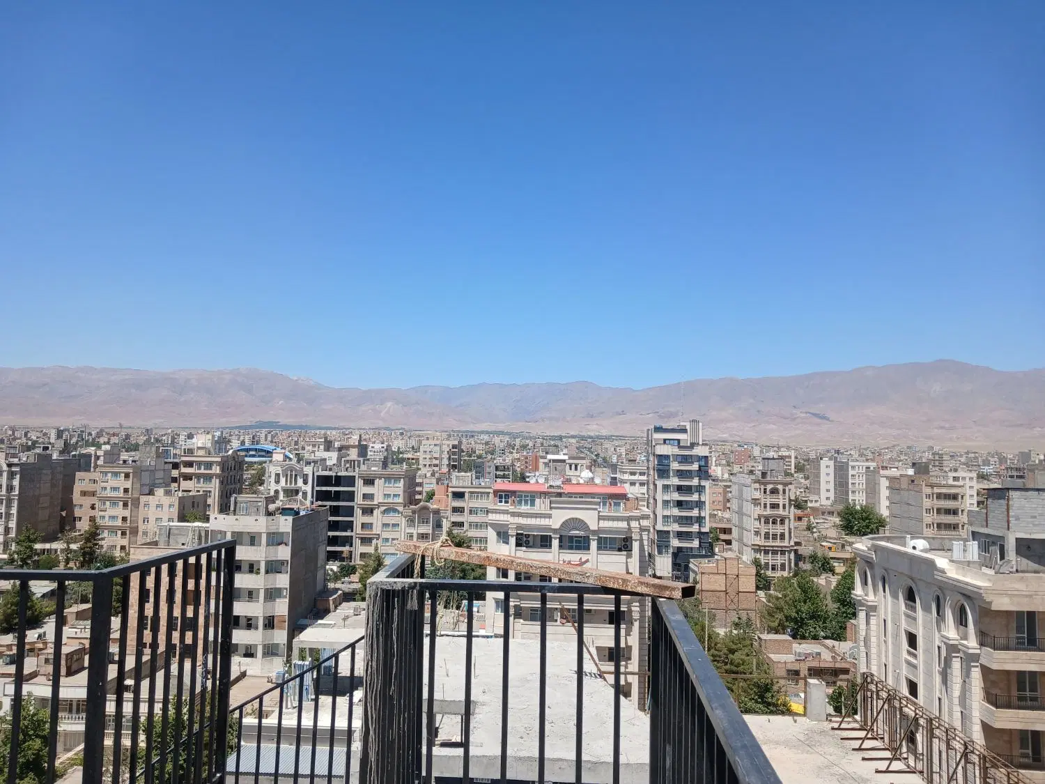 آپارتمان دورقاب طبقه۳
