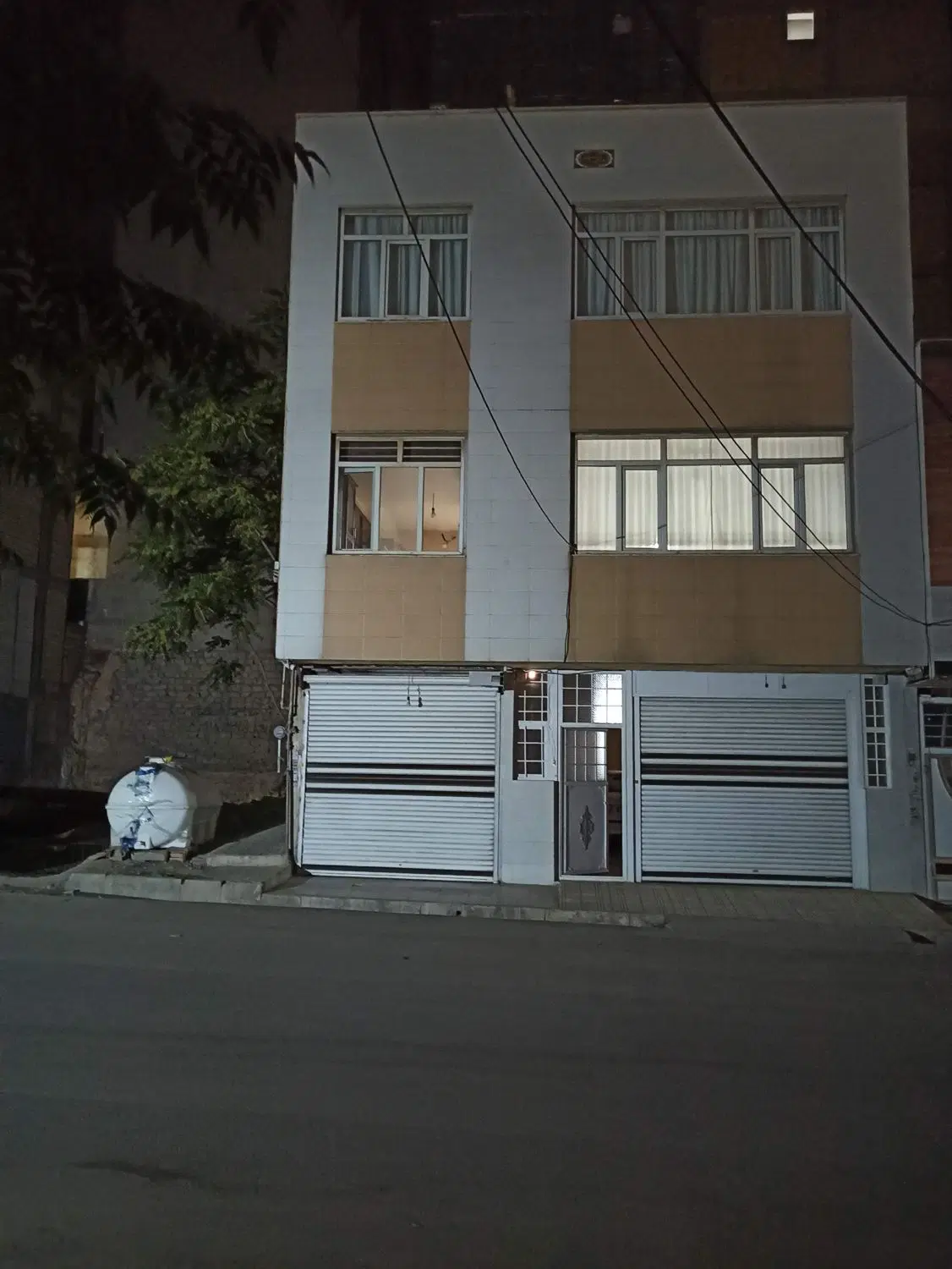 سه طبقه ویلایی شهرک صدرا