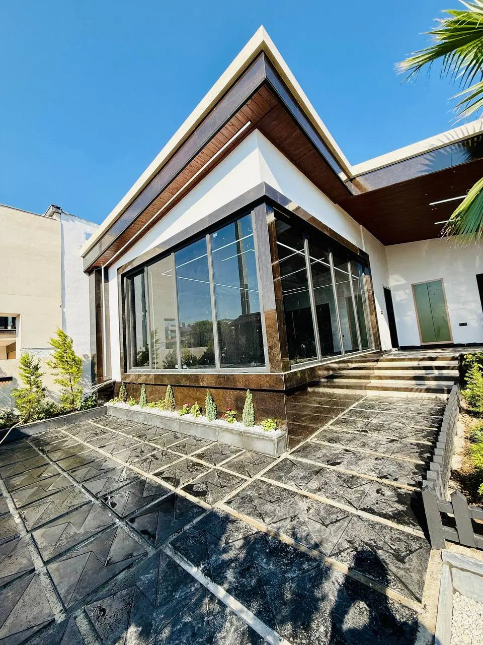 لاکچری ترین ویلافلت مدرن۲۵۰متری باسندتکبرگ*شهرکی