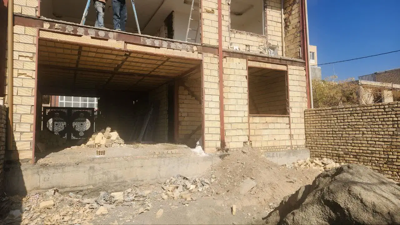 ویلای دنج در نراق (نیمه کاره)