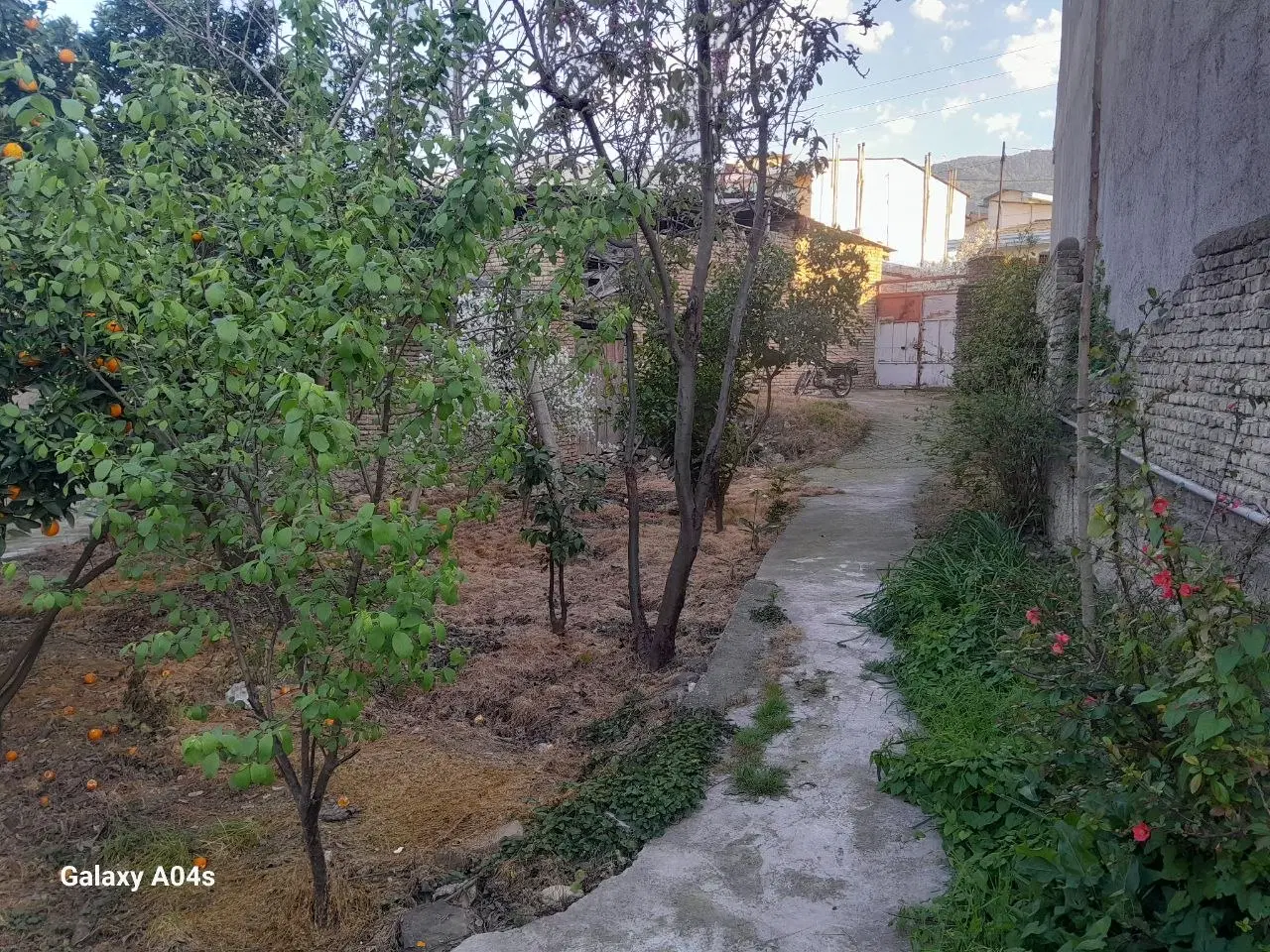 بنای قدیمی و حیاط متراژ400متر