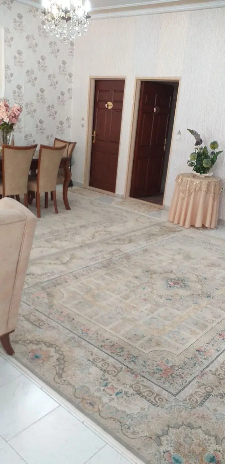 حیاط دربستی ۲۴۰متر خیابان راه اهن کوی قائم مقامی