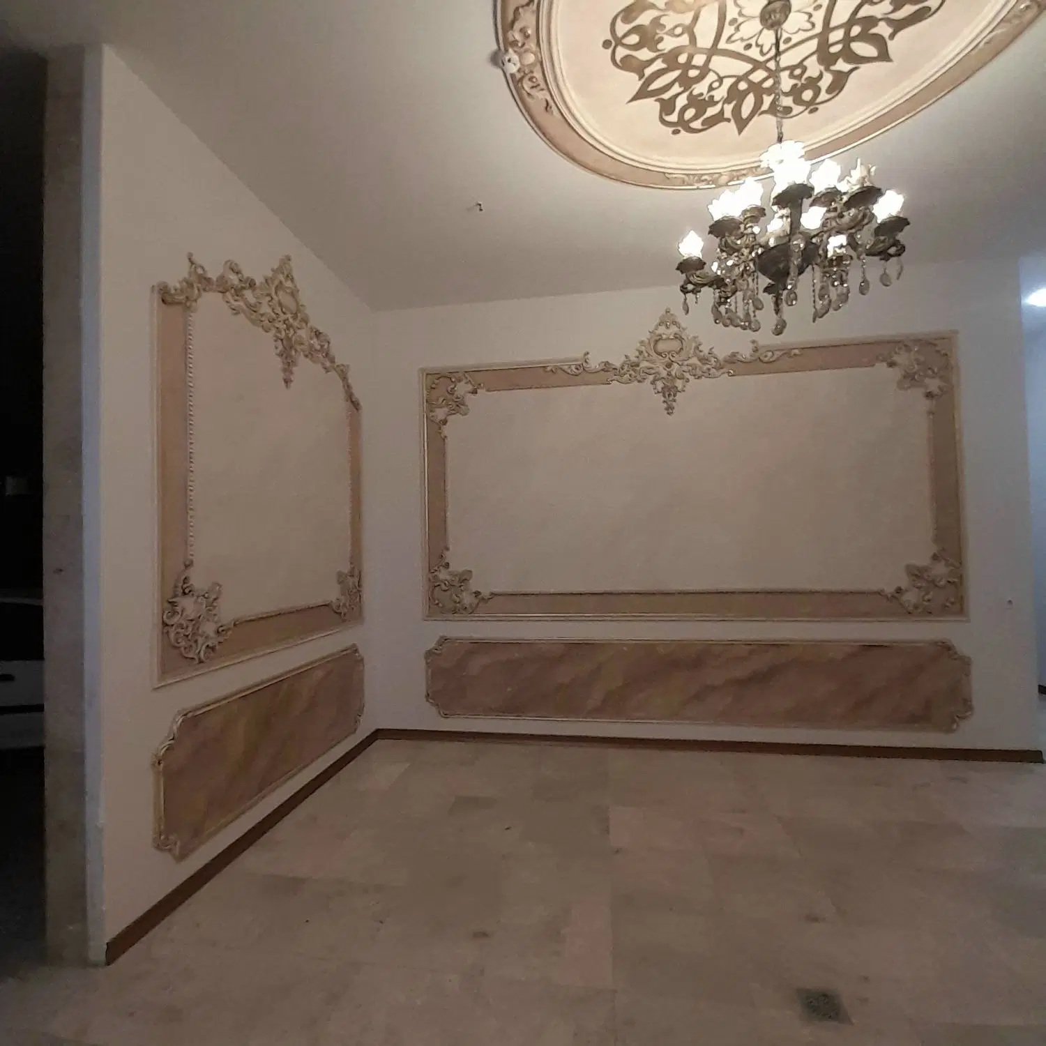 آپارتمان ۱۲۰ متری شیک ۳نبش غرق نور