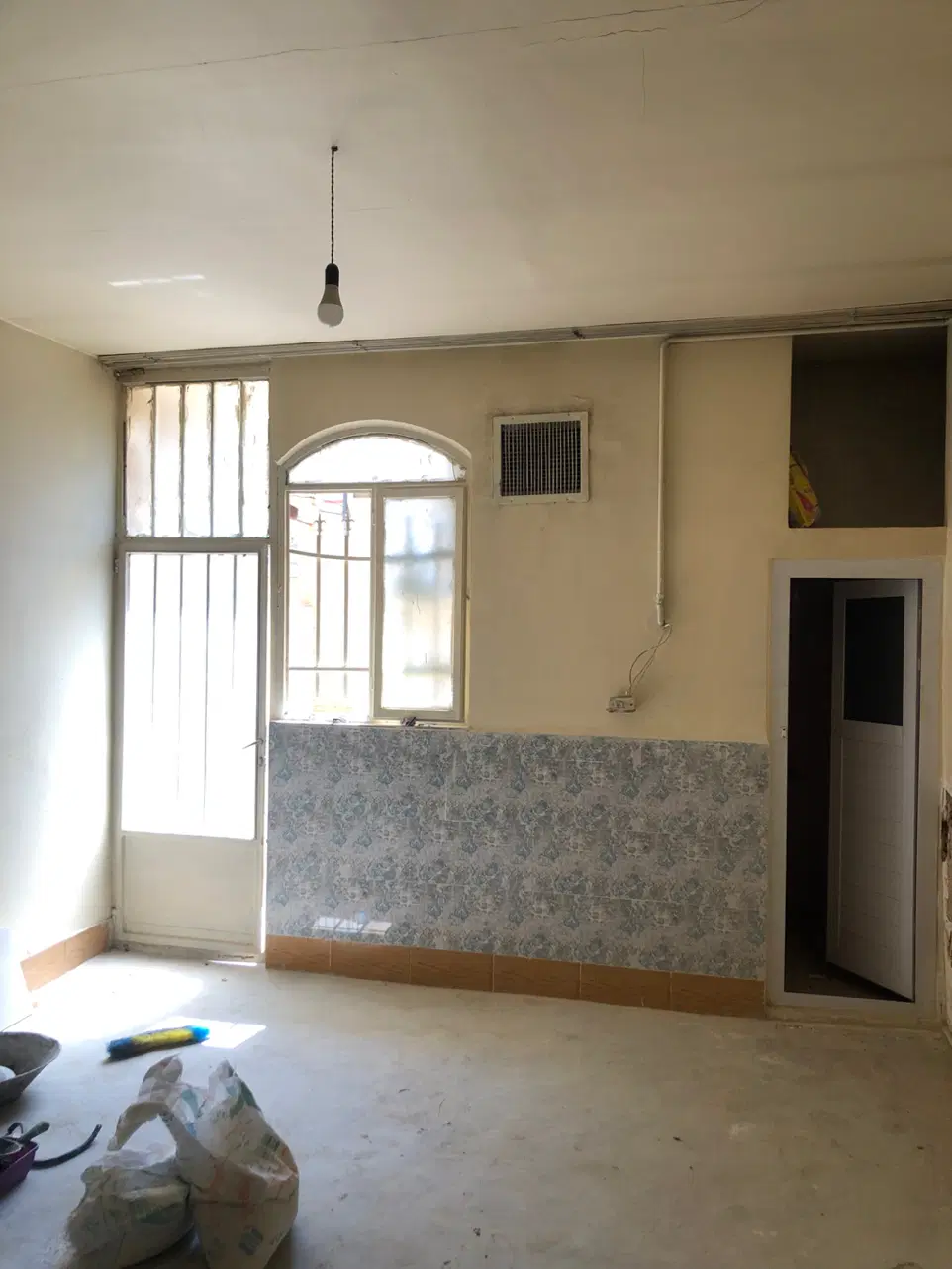 خانه 100 متری طبقه همکف راه جدا دربست کد 1115