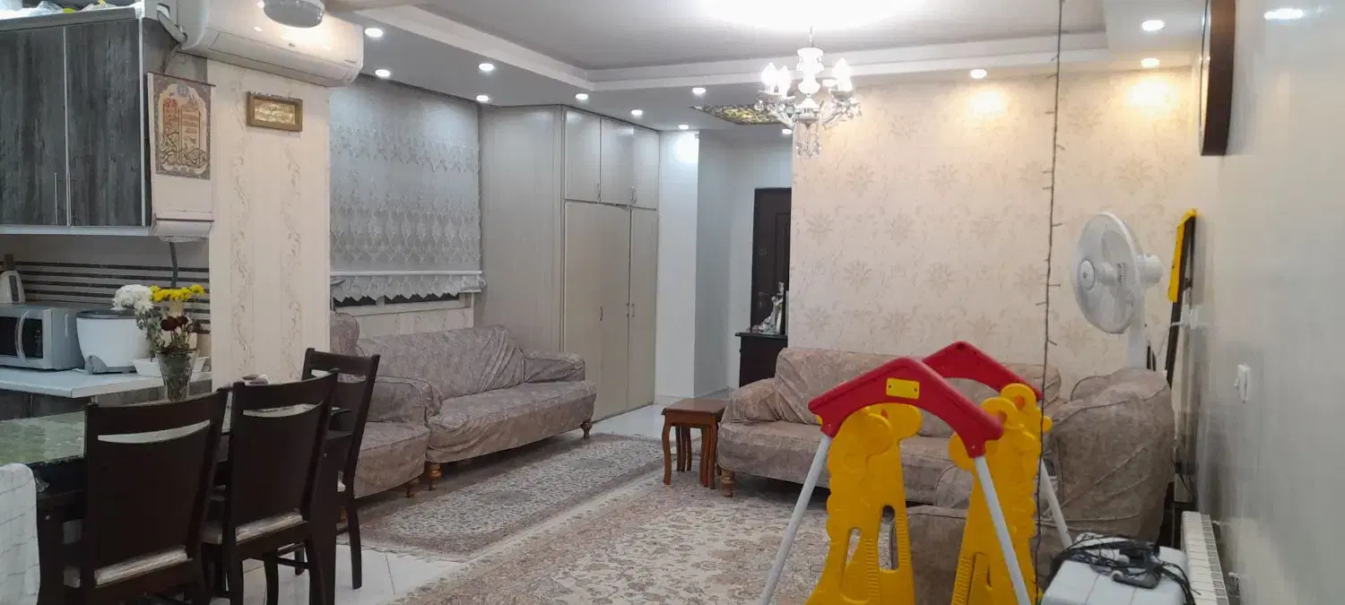 ۸۵ متری دوخواب_۲ تراس کاربردی_جنب مترو_ فروشنده