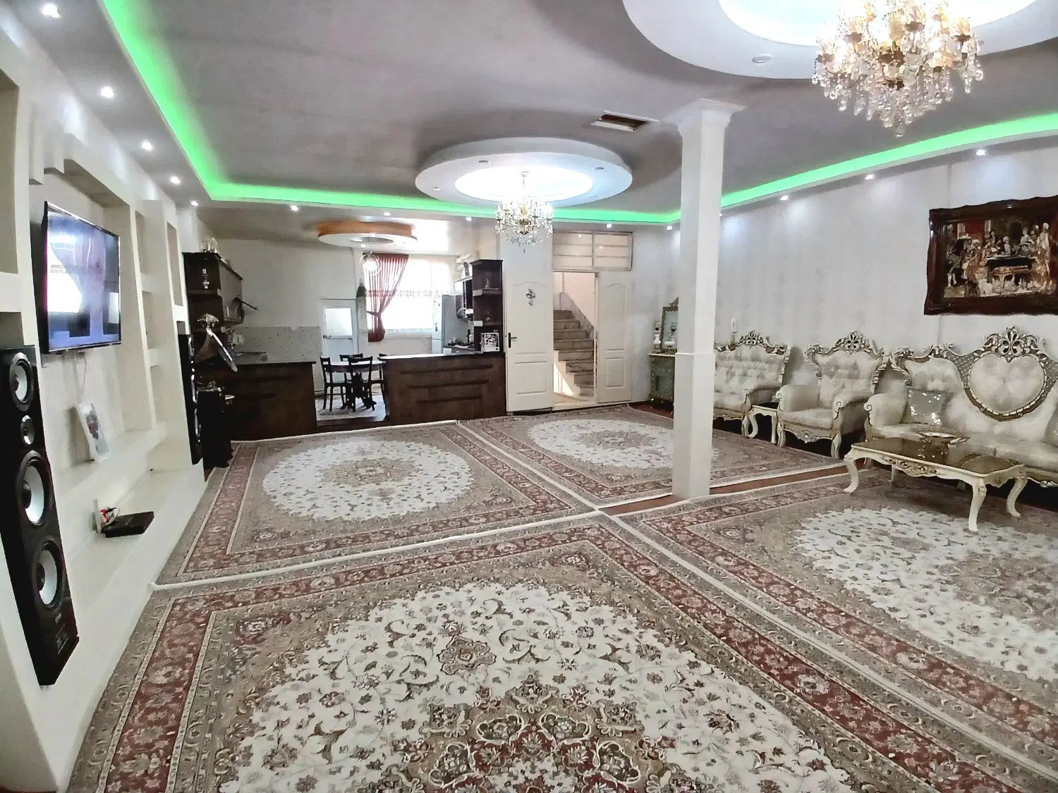 آپارتمان ویلایی دو طبقه و نیم