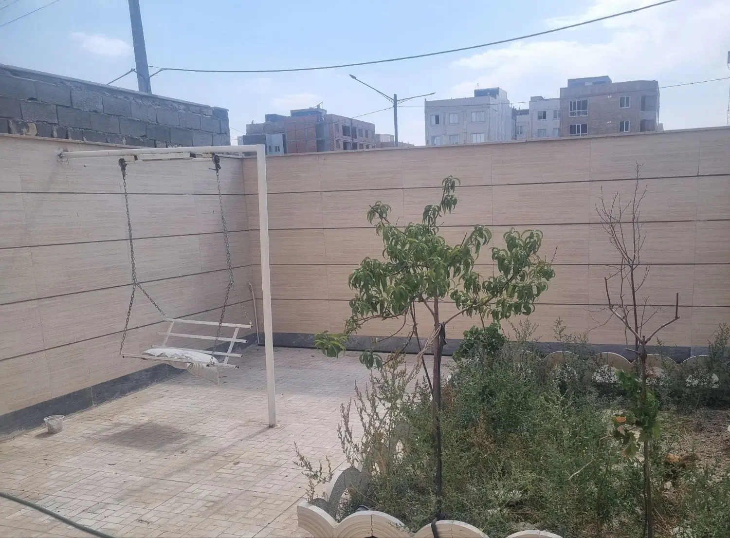 واحد ۸۰ متری  راه جدا بزرگمهر