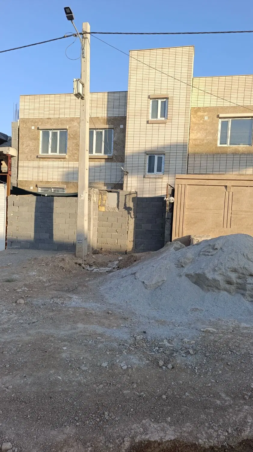 خانه مسکن ملی طبقه دوم خیابان 20متری.